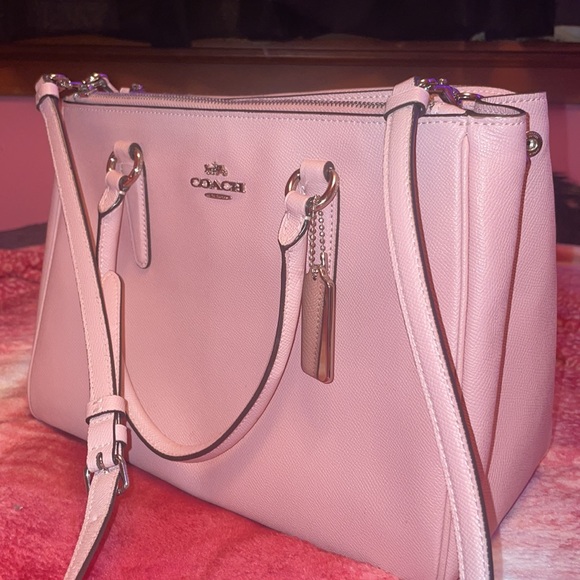 Light pink Coach purse. Only used once. GREAT condition! - Picture 4 of 4